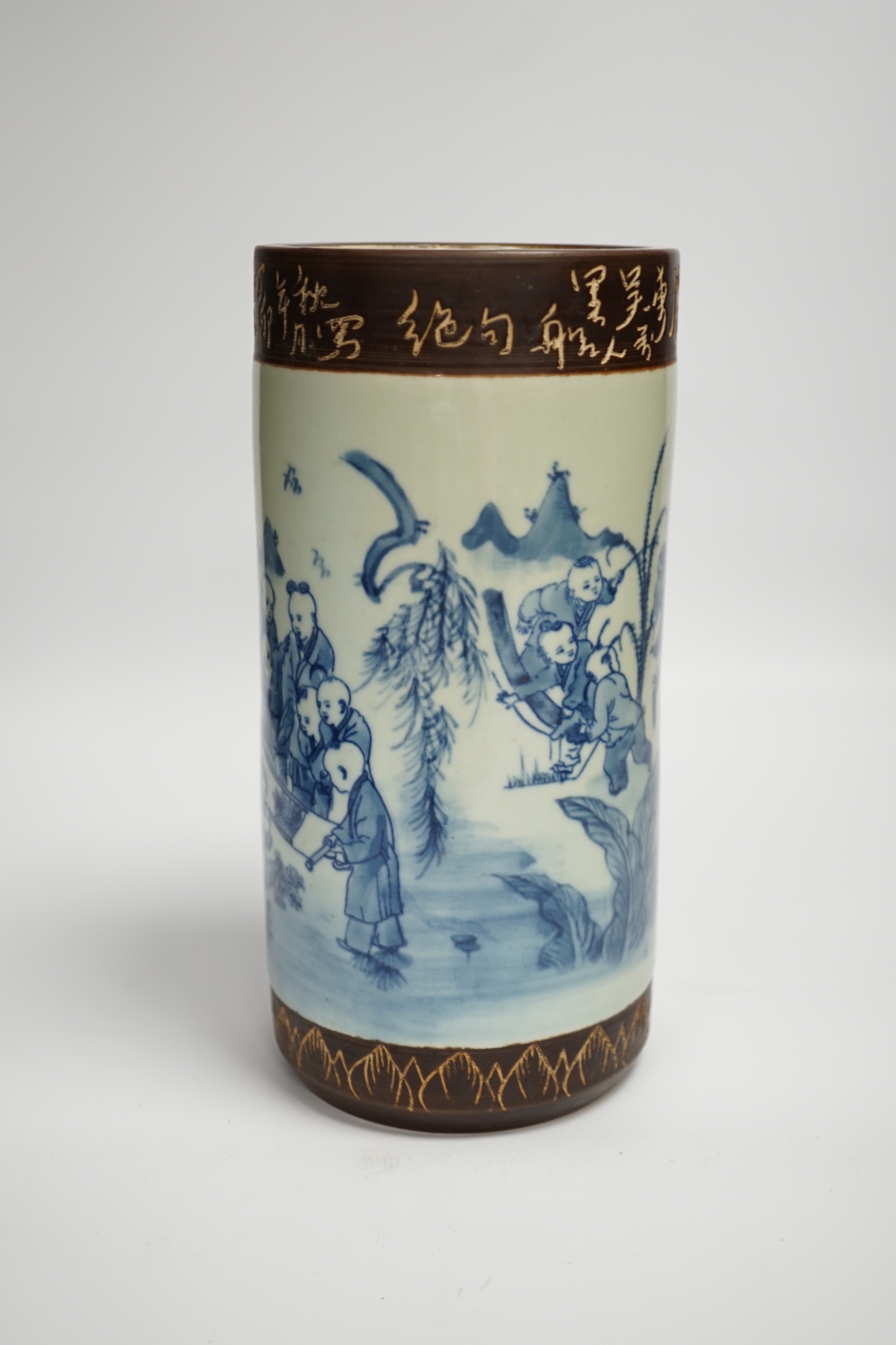 A Chinese blue and white cylindrical vase, 24cm high